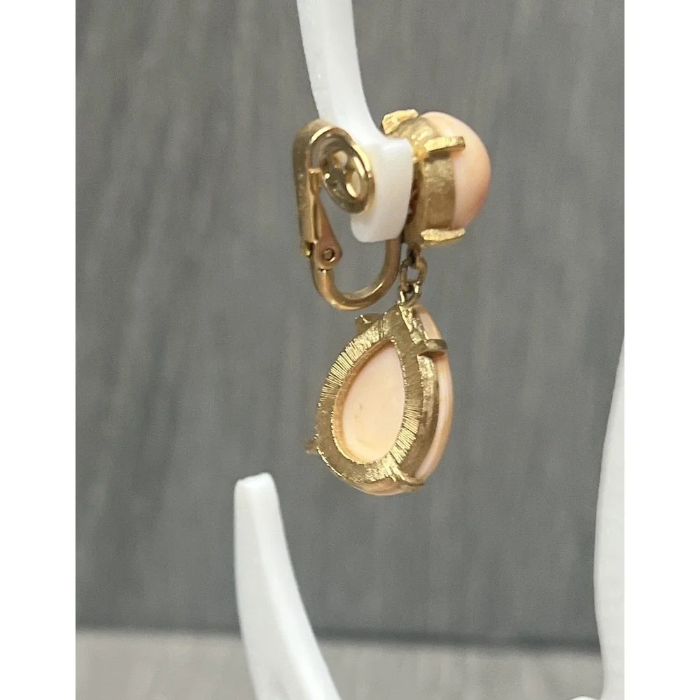 Vintage TRIFARI Peach Pink White Swirl Clip On Dangle Earrings Gold Tone